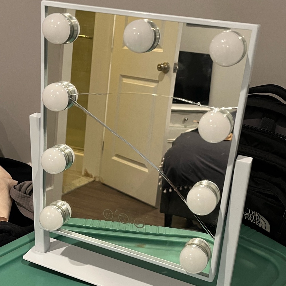White makeup mirror with changeable lights